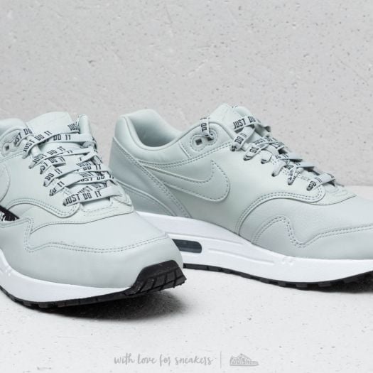 Nike w air max 1 se on sale
