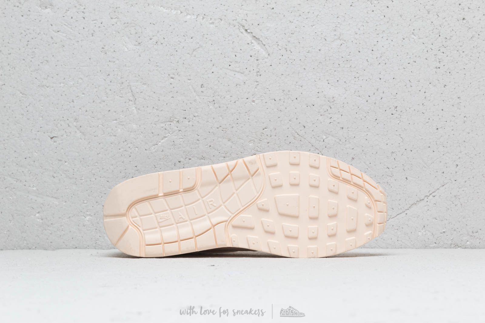 Women's air max 1 lx guava ice discount