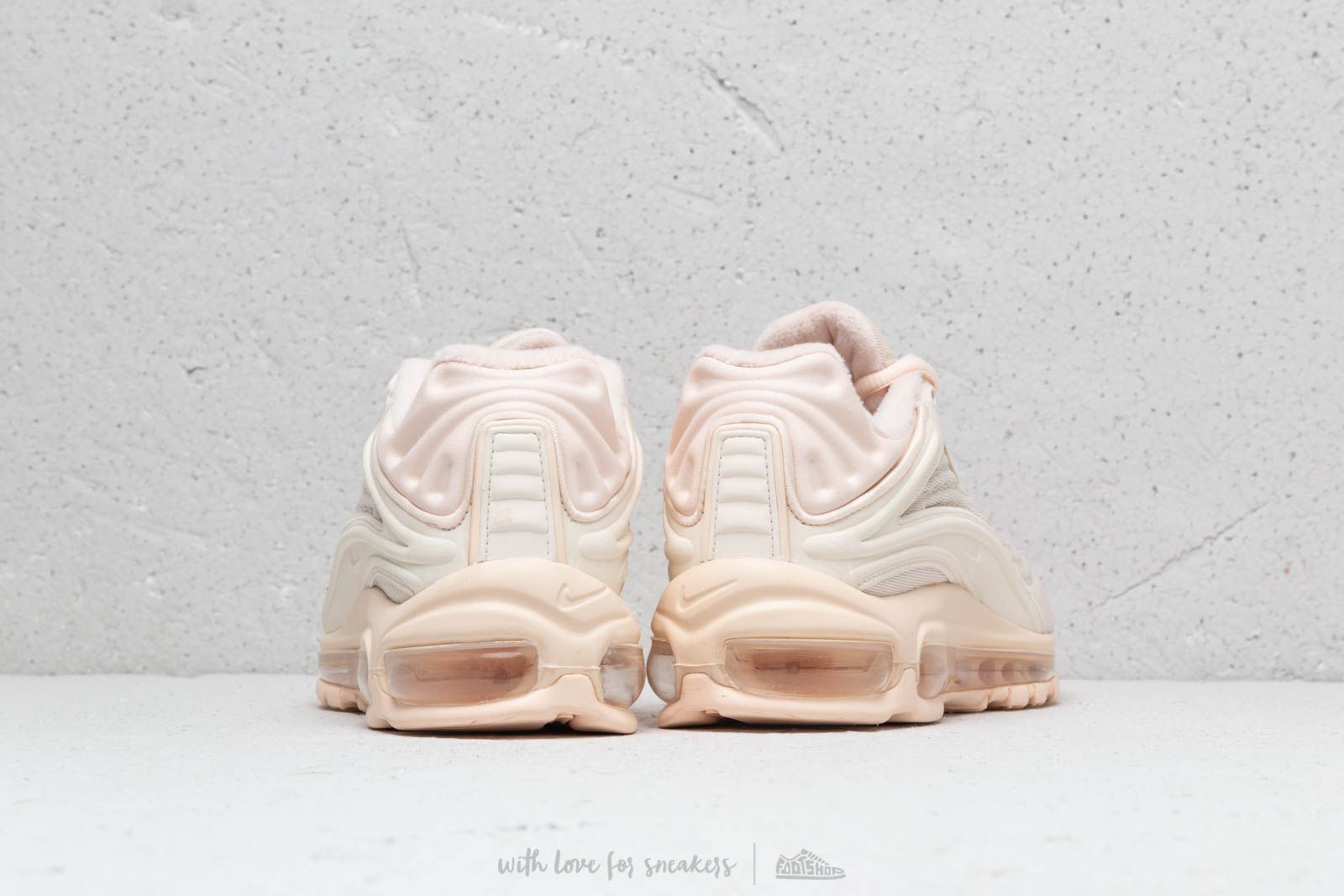 Women s shoes NIke W Air Max Deluxe SE Guava Ice Guava Ice