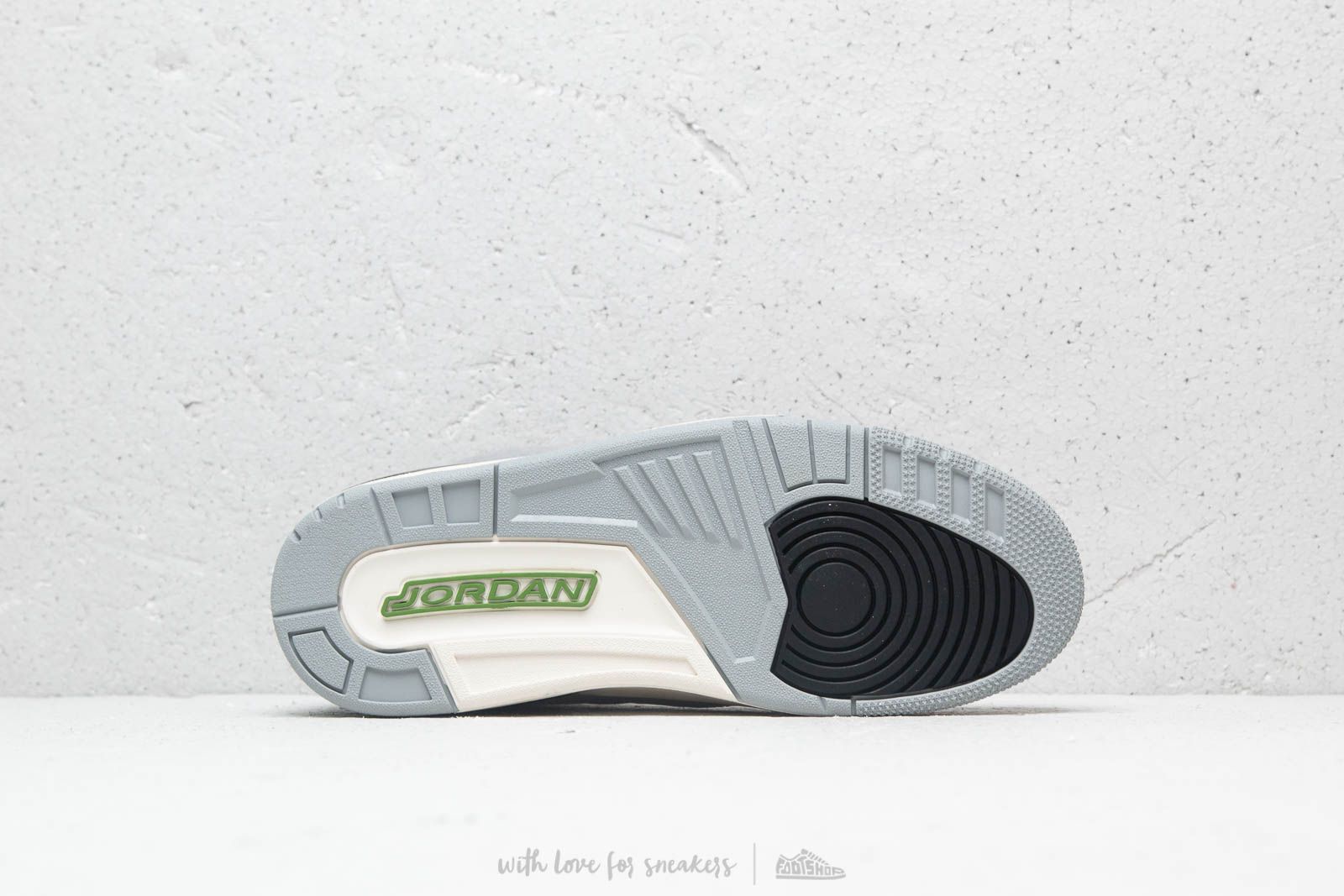 Men s shoes Air Jordan 3 Retro Lt Smoke Grey Chlorophyll Footshop