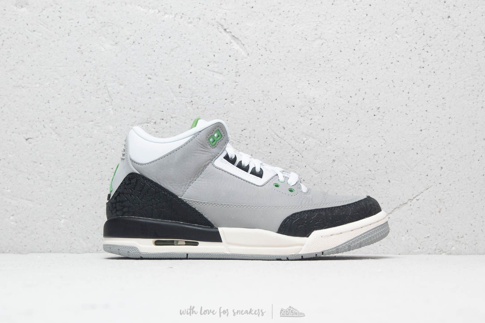 Chlorophyll jordan 3 on feet shop