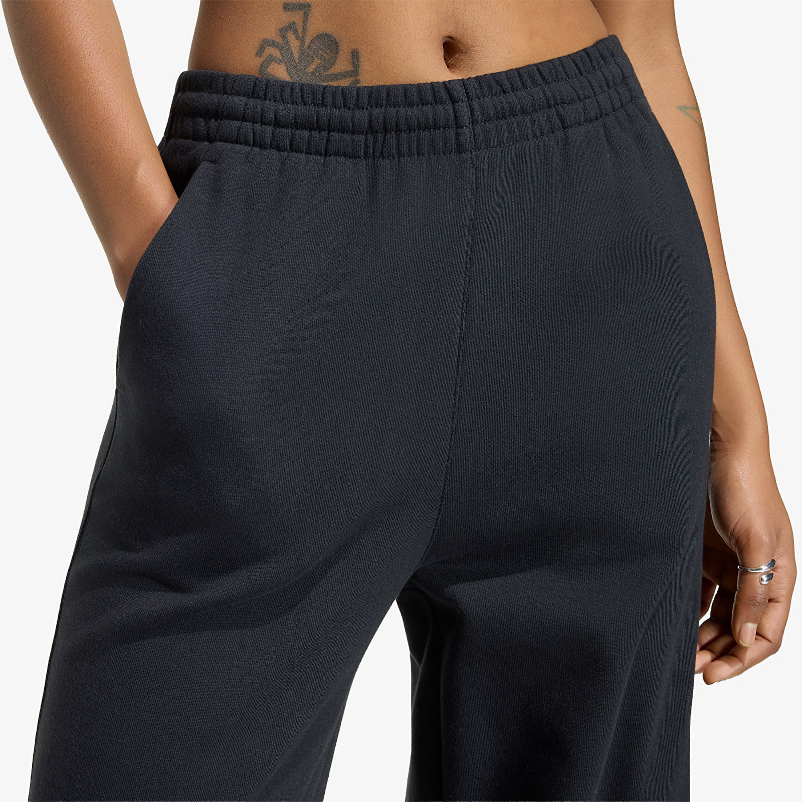 Jogger-housut adidas Essentials Wide Leg French Terry Pants Black