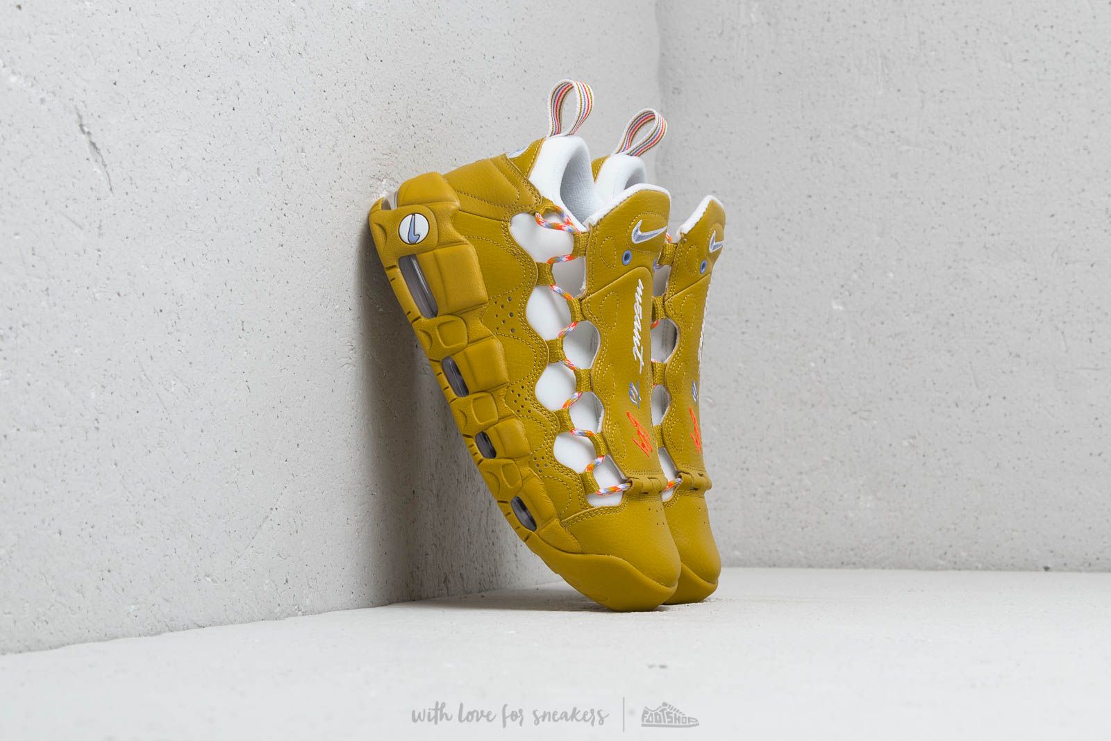 Naisten kengät Nike W Air More Money Dark Citron/ Twilight Pulse