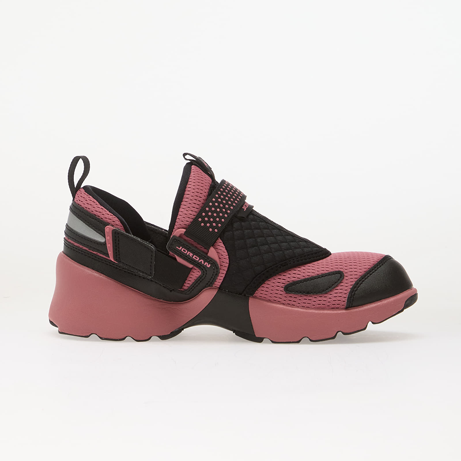 Women's shoes Jordan Trunner LX Black/ Desert Berry-Reflective Slvr
