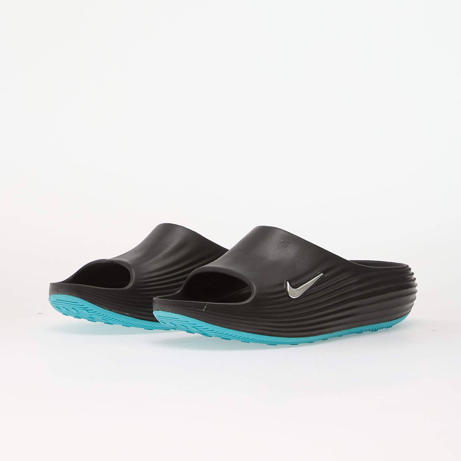 Herenschoenen Nike ReactX Rejuven8 Men's Slides Black/ Metallic Silver-Gamma Blue