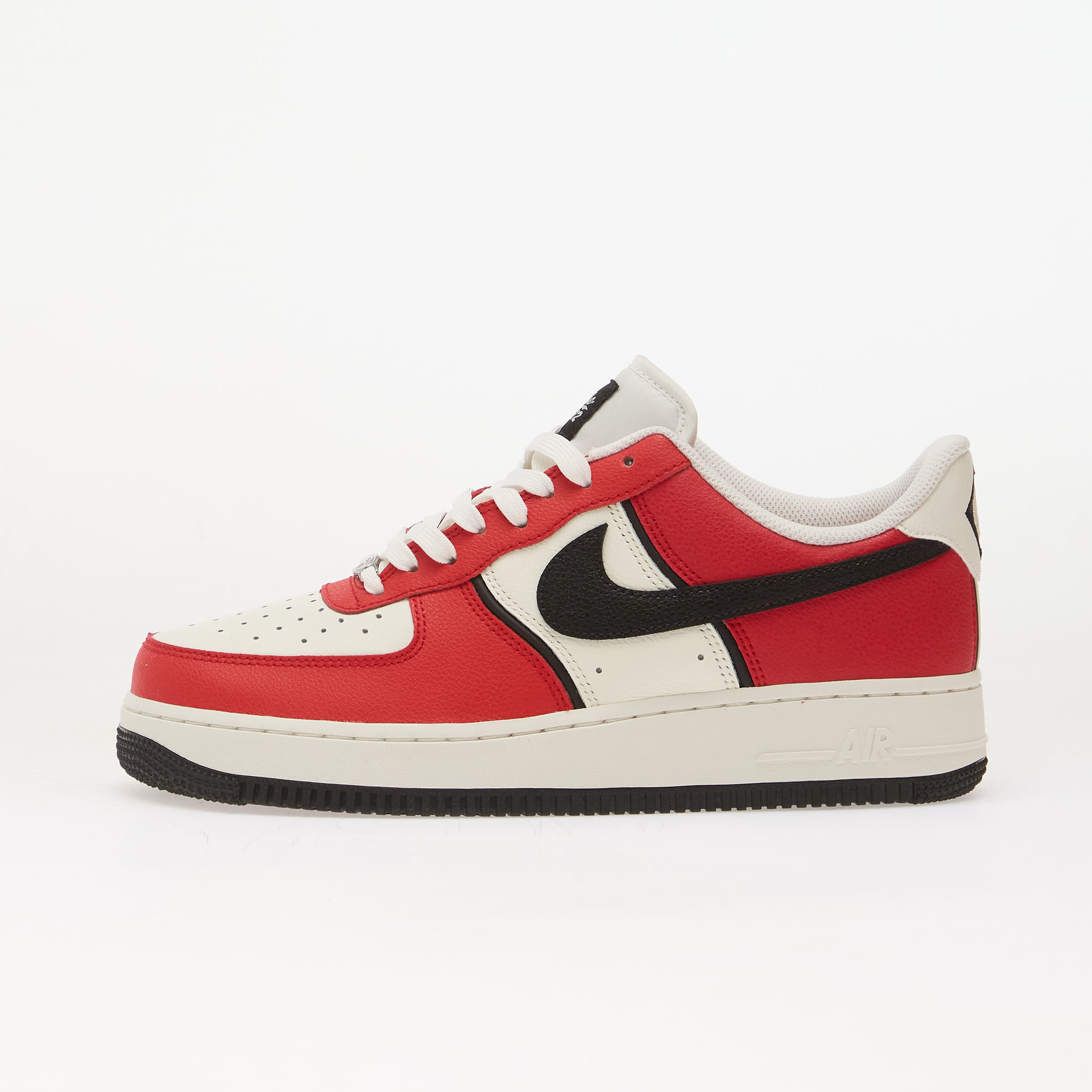 Sneakers Nike Air Force 1 '07 LV8 University Red/ Black-Sail UK 8.5