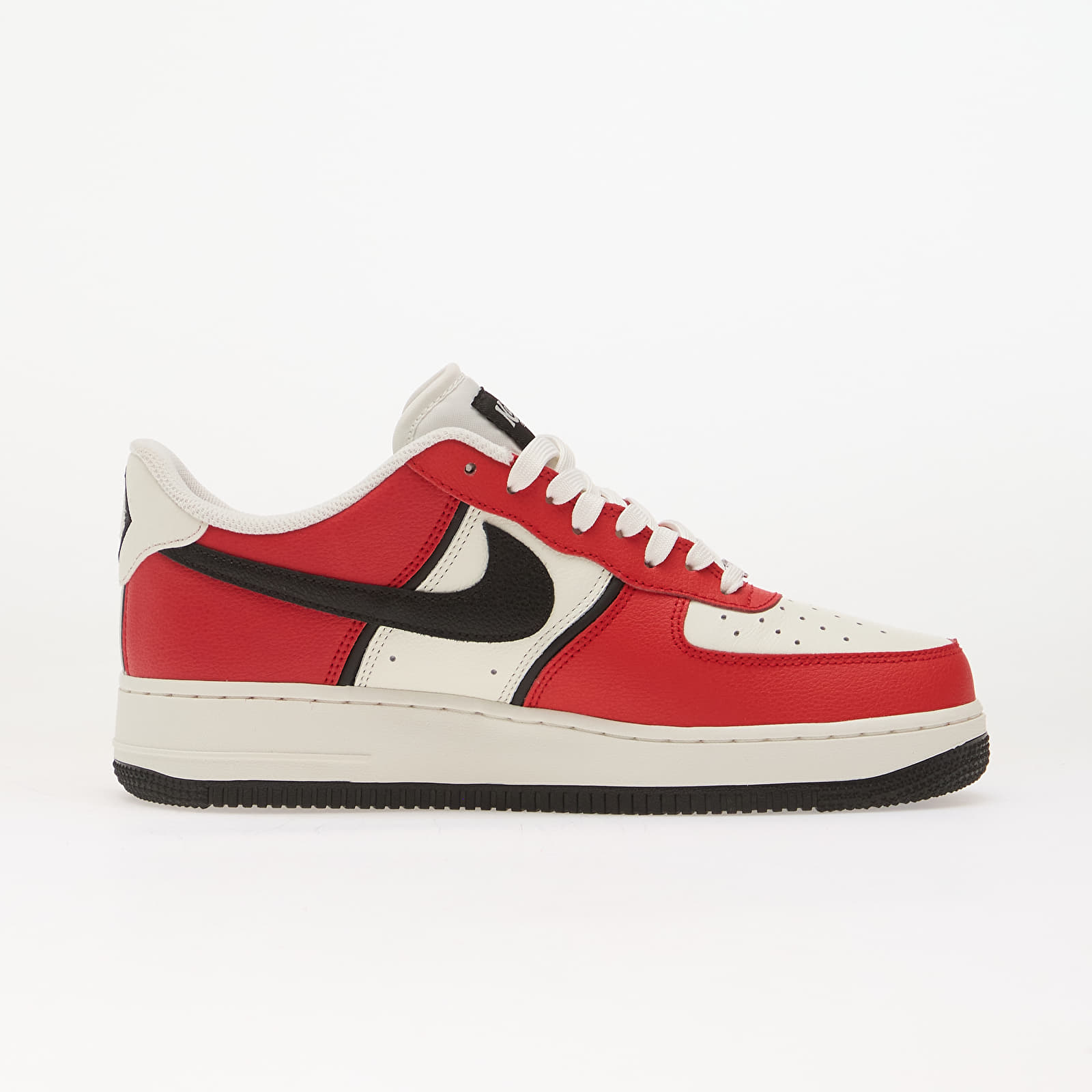 Herenschoenen Nike Air Force 1 '07 LV8 University Red/ Black-Sail