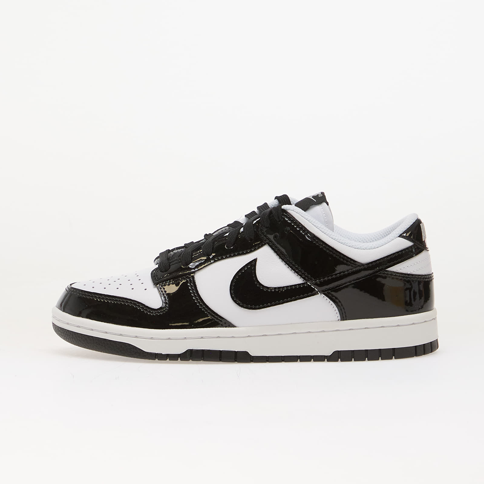 Chaussures et baskets femme Nike Dunk Low SE White/ Black-White-Metallic Silver