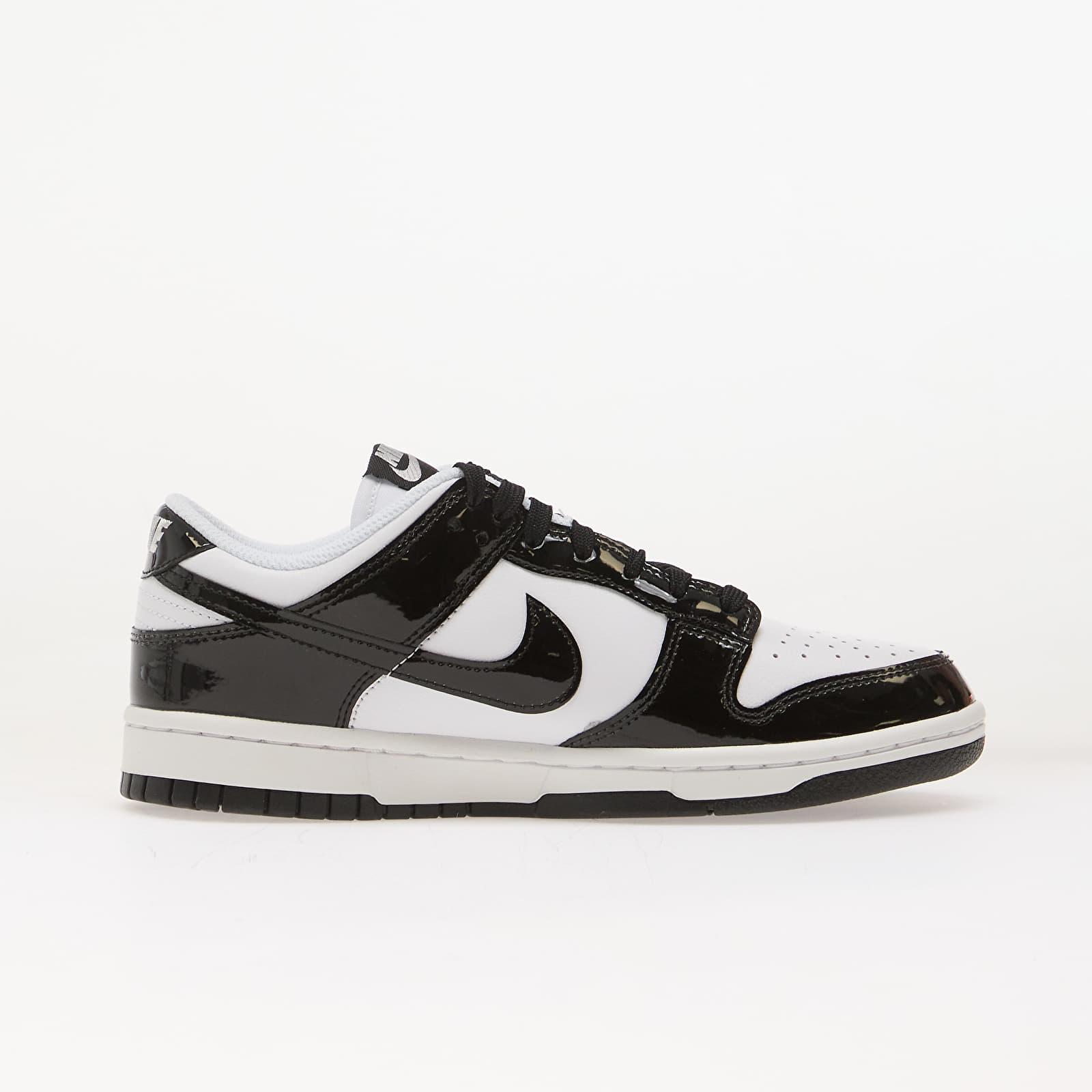 Chaussures et baskets femme Nike Dunk Low SE White/ Black-White-Metallic Silver