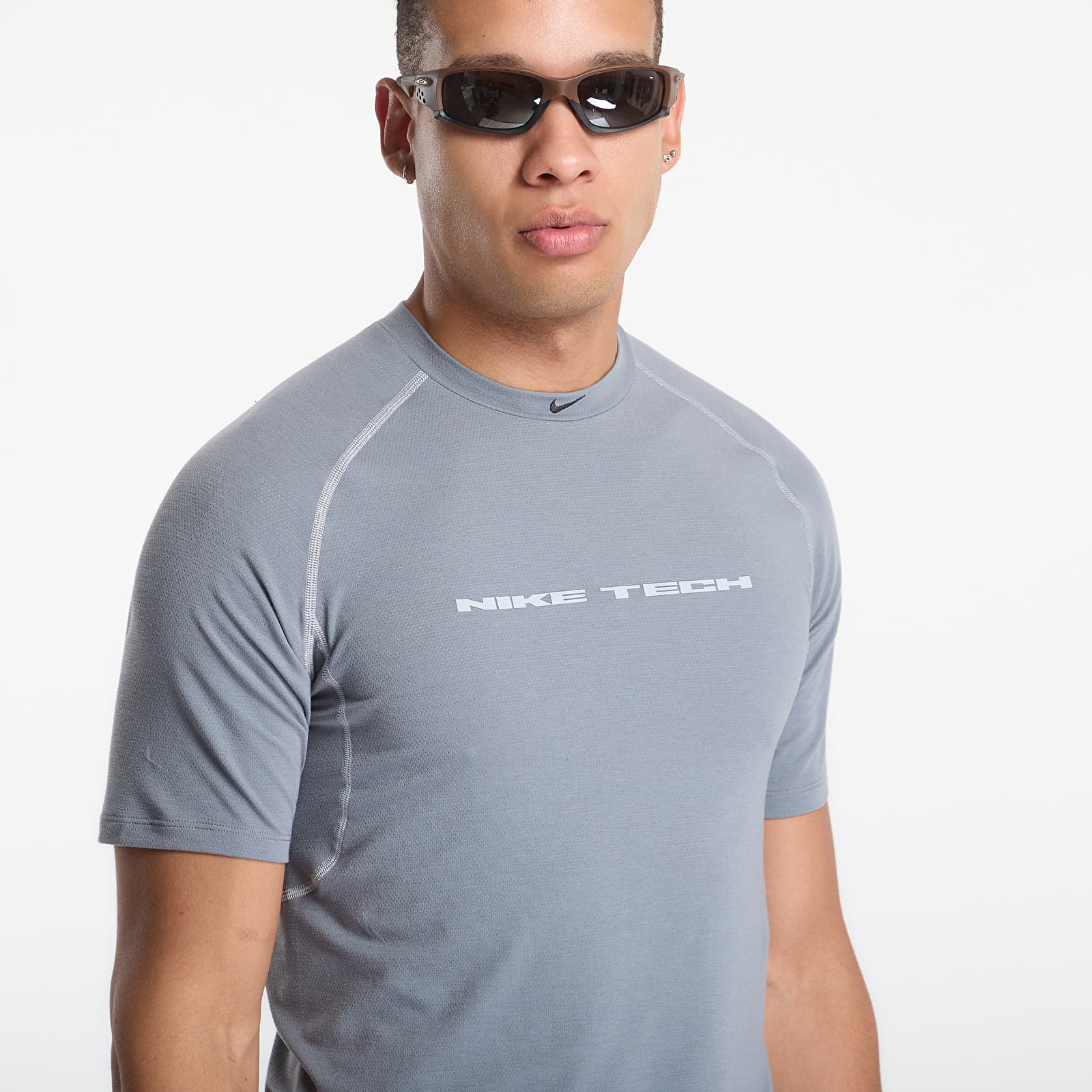 Tričká Nike Tech Men's Dri-FIT Short-Sleeve Top Cool Grey/ Wolf Grey/ Black