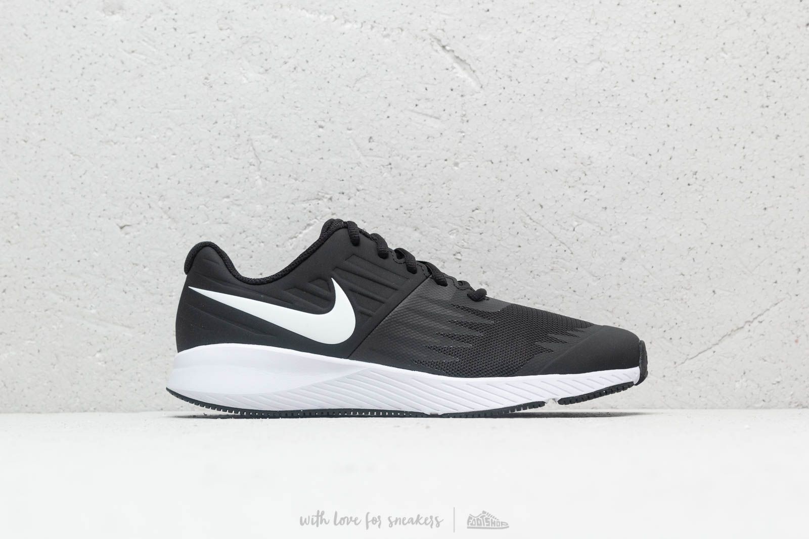 Női cipők Nike Star Runner (GS) Black/ White-Volt