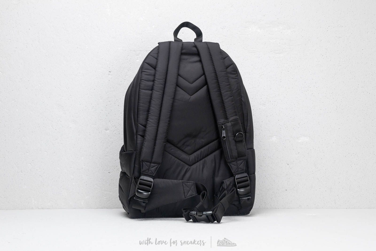 Eastpak padded xxl best sale puffed black