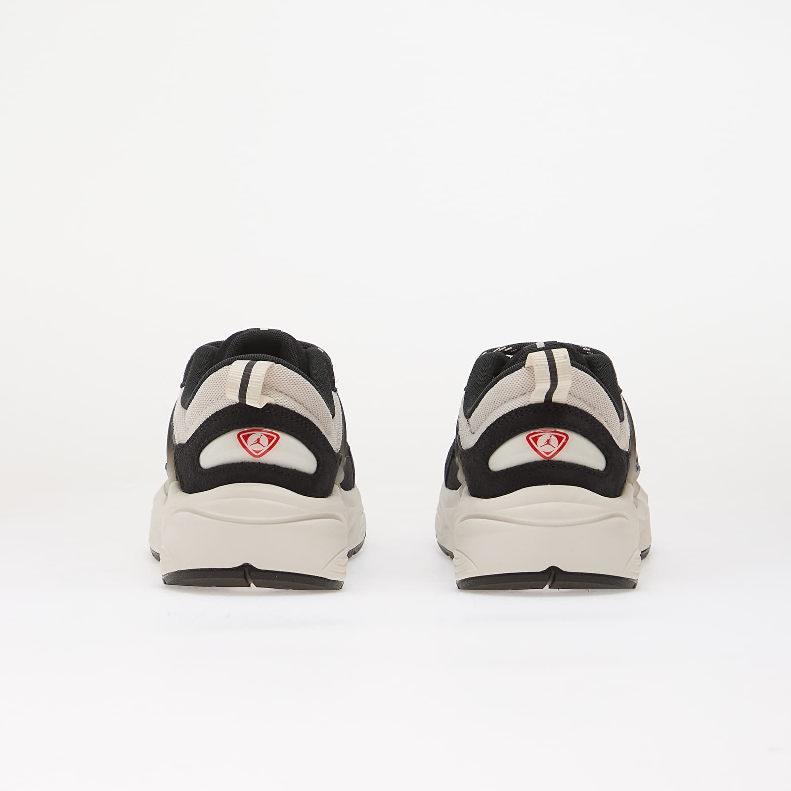 Buty męskie Jordan Trunner O/S SE Off Noir/ University Red-Phantom
