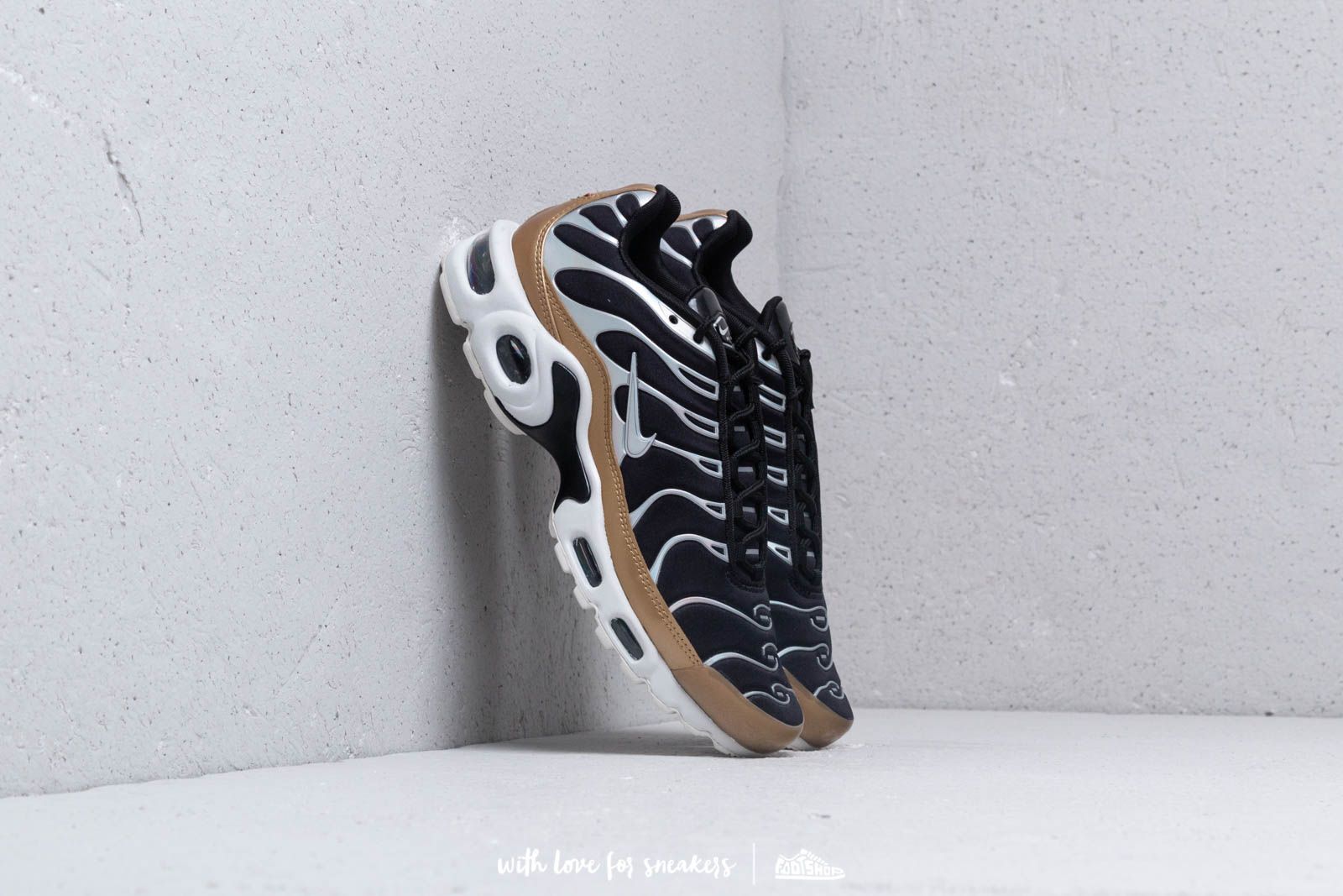 Nike air max plus black aluminum outlet