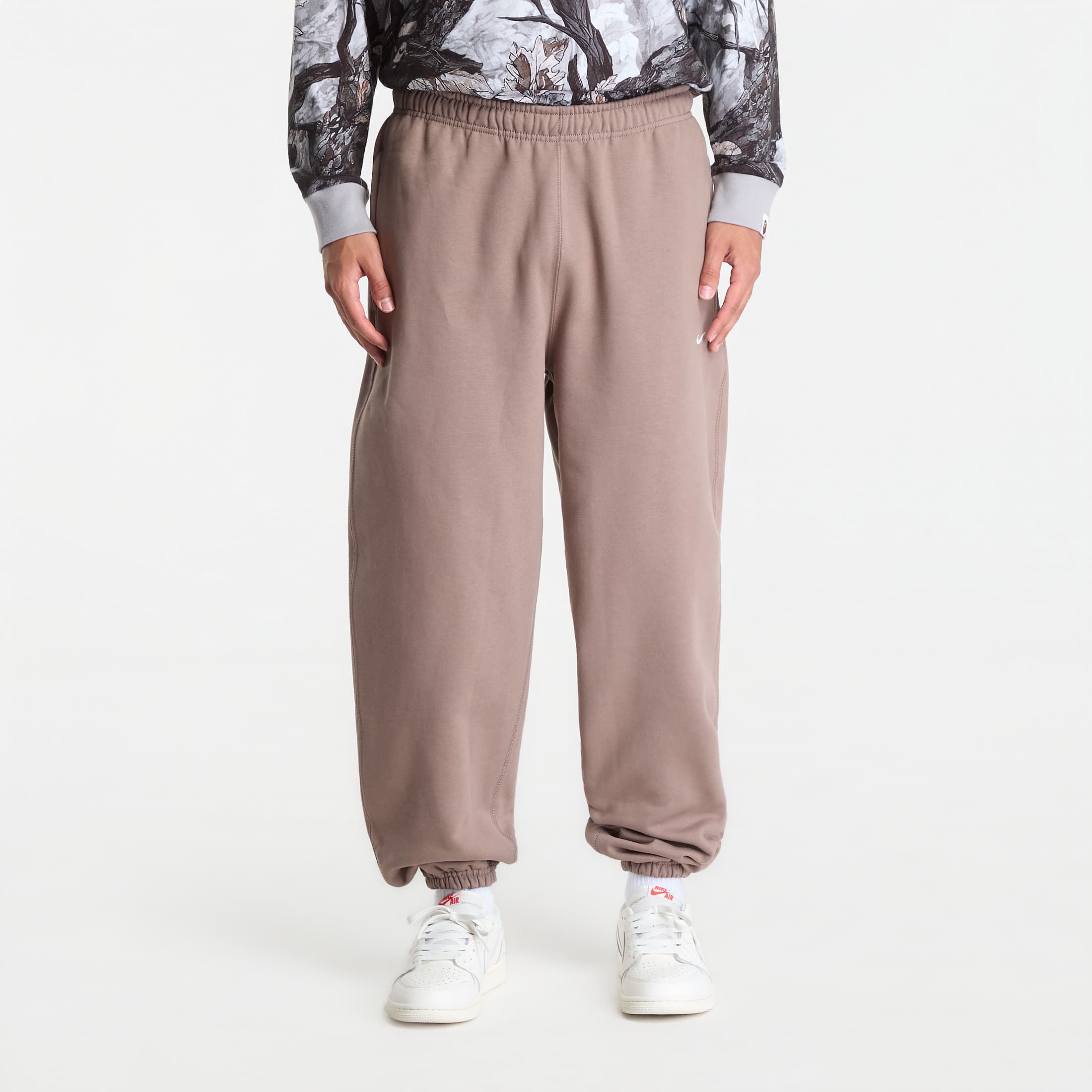 Sweatshirt Nike Solo Swoosh Men's Cuffed Fleece Pants Mink Brown/ Mink Brown/ White L