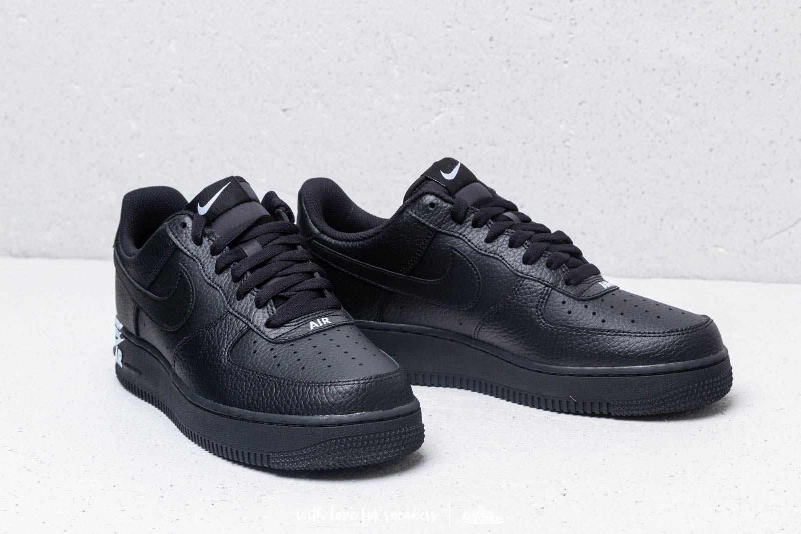 Herren Sneaker und Schuhe Nike Air Force 1 '07 Leather Black/ Black-White