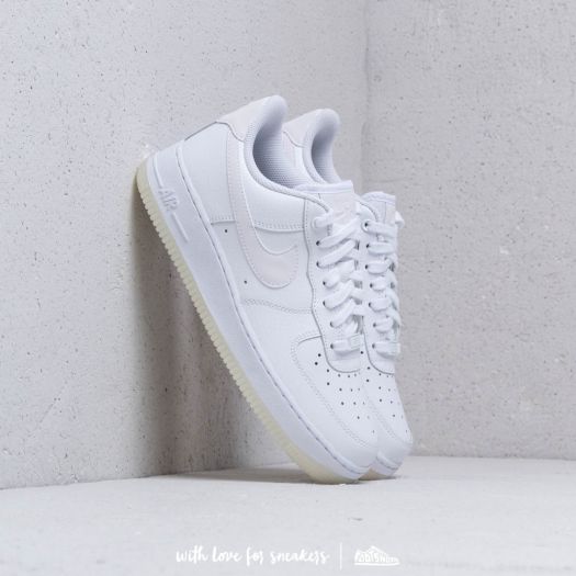 Nike air force 1 07 ess white top