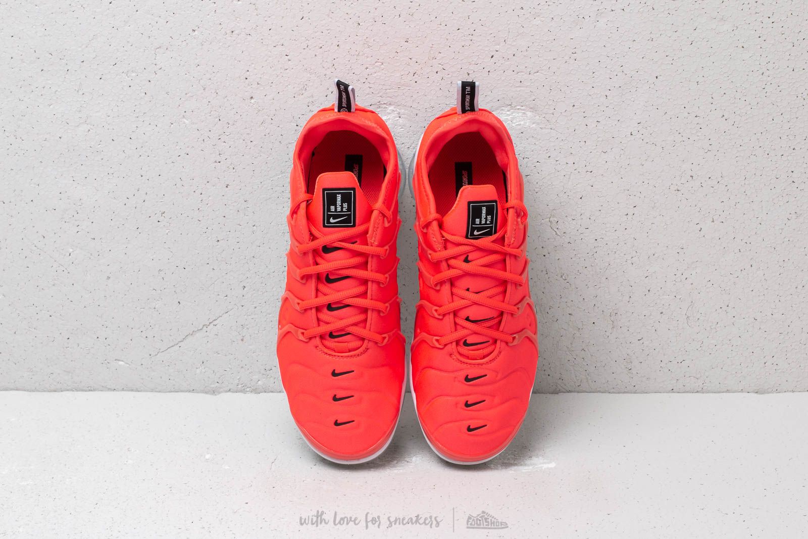 Vapormax plus crimson red online