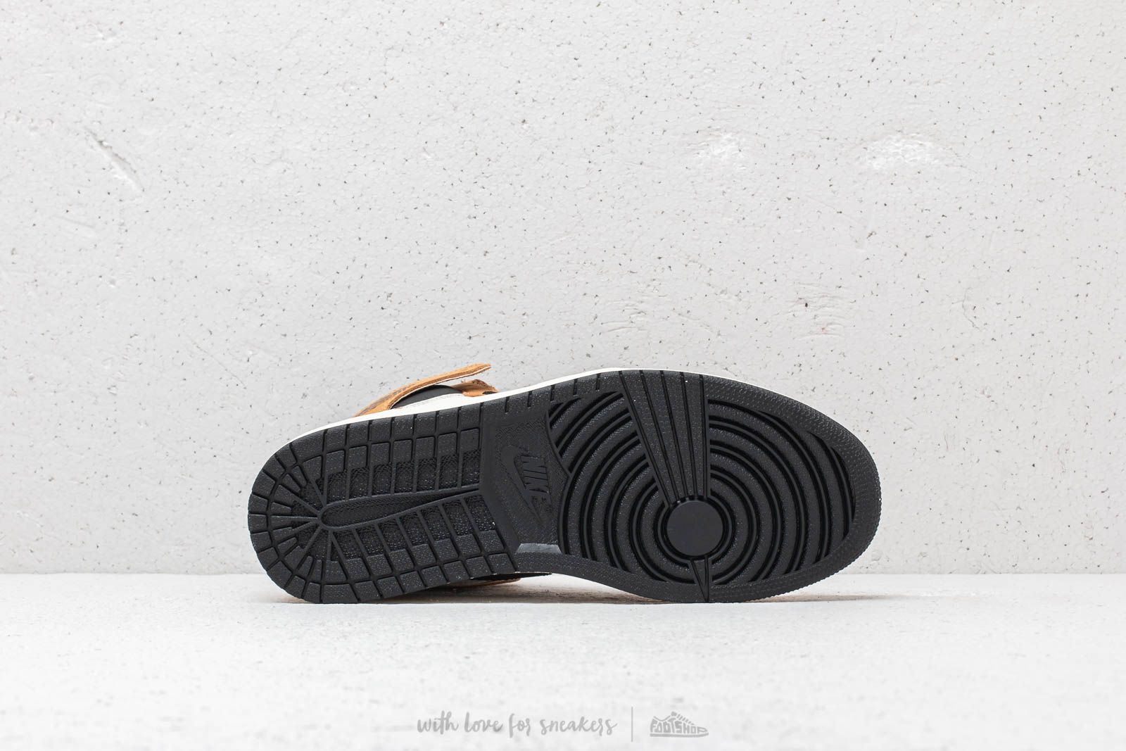 Men s shoes Air Jordan 1 Retro High Original Golden Harvest Black Sail Footshop