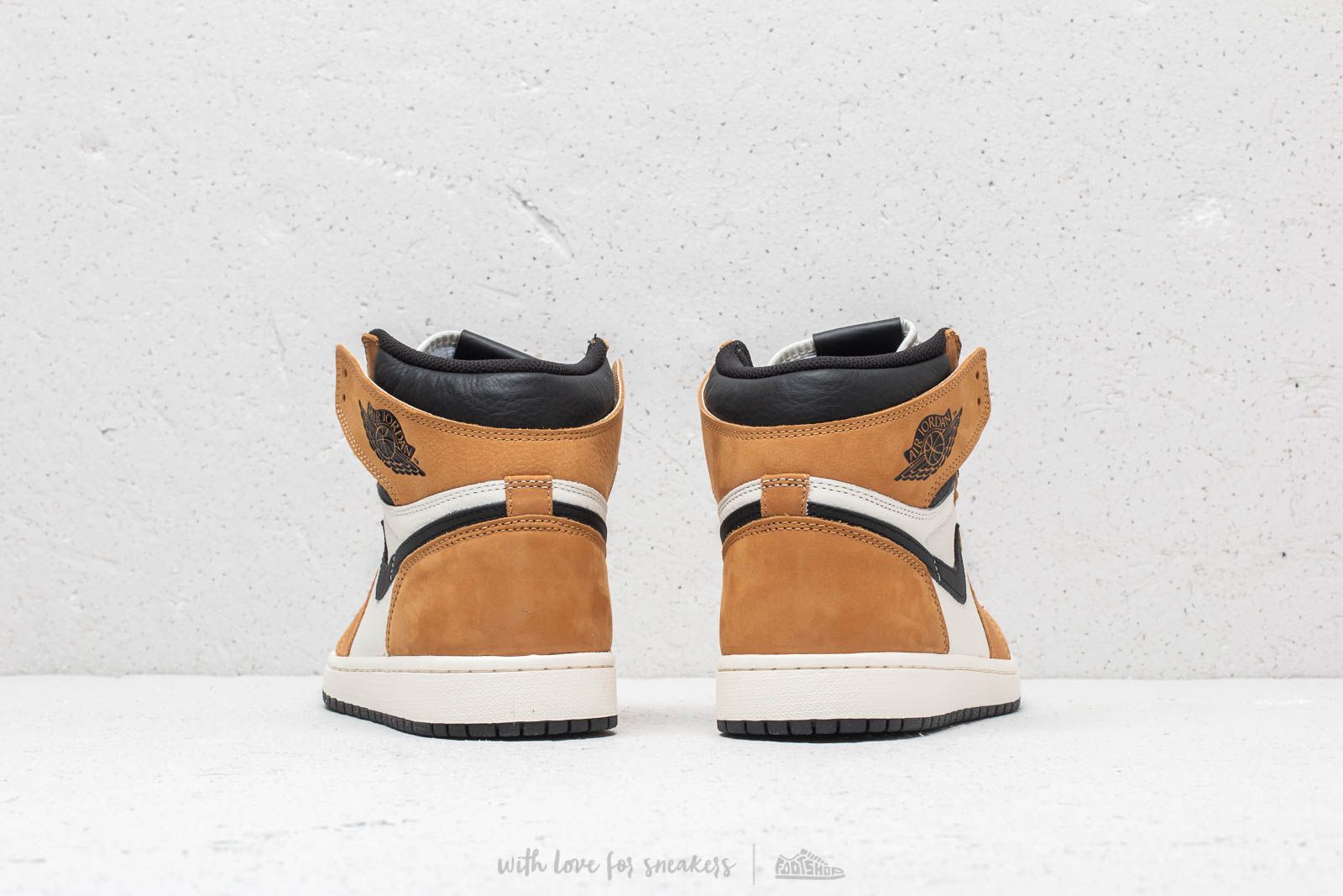 Buty męskie Air Jordan 1 Retro High Original Golden Harvest/ Black-Sail