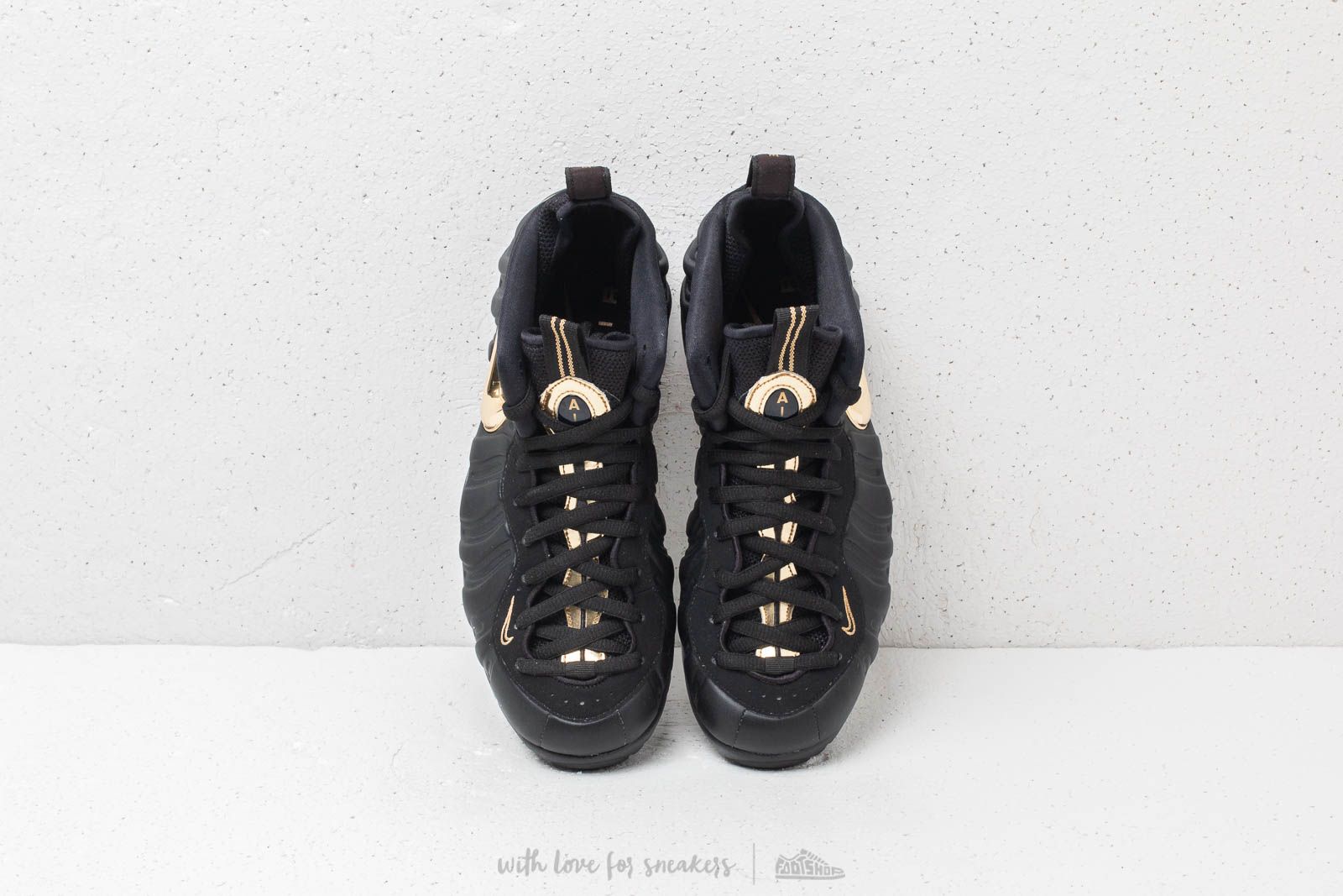 Încălțăminte și sneakerși pentru bărbați Nike Air Foamposite Pro Black/ Metallic Gold