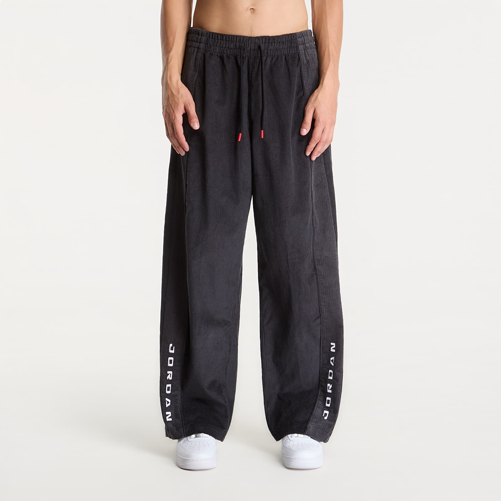 Tepláky Jordan Flight Men's Corduroy Pants Black/ Dk Smoke Grey/ Black/ White