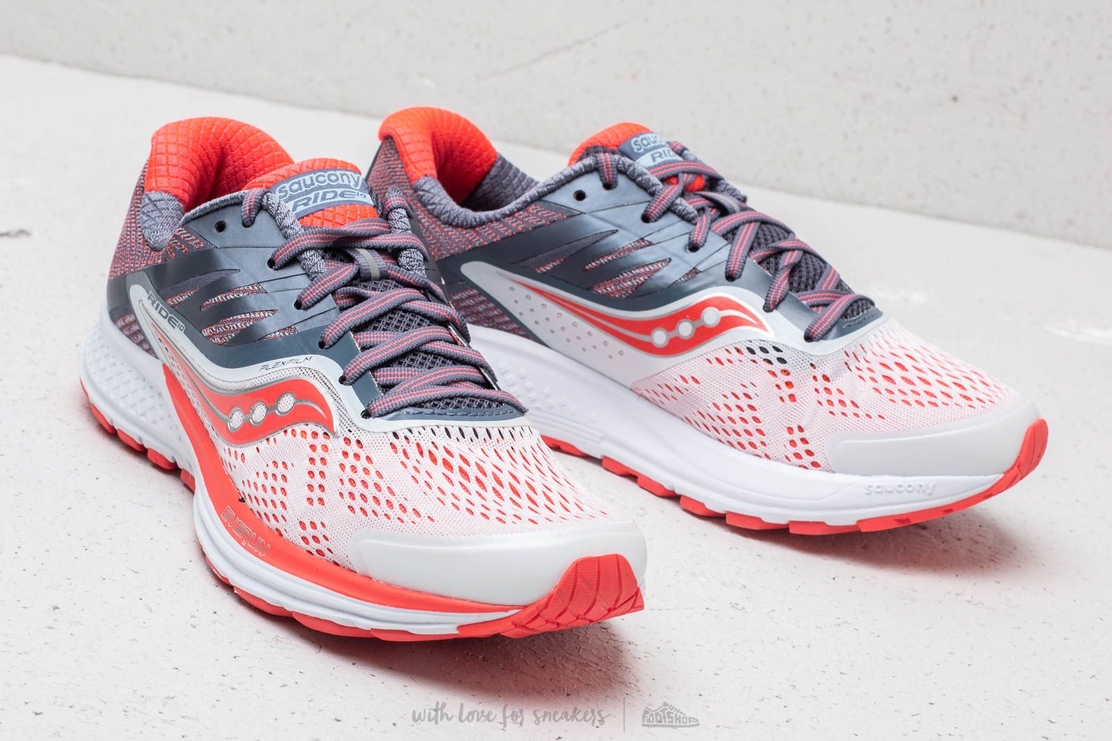 Női cipők Saucony Ride 10 White/ Fog/ Red