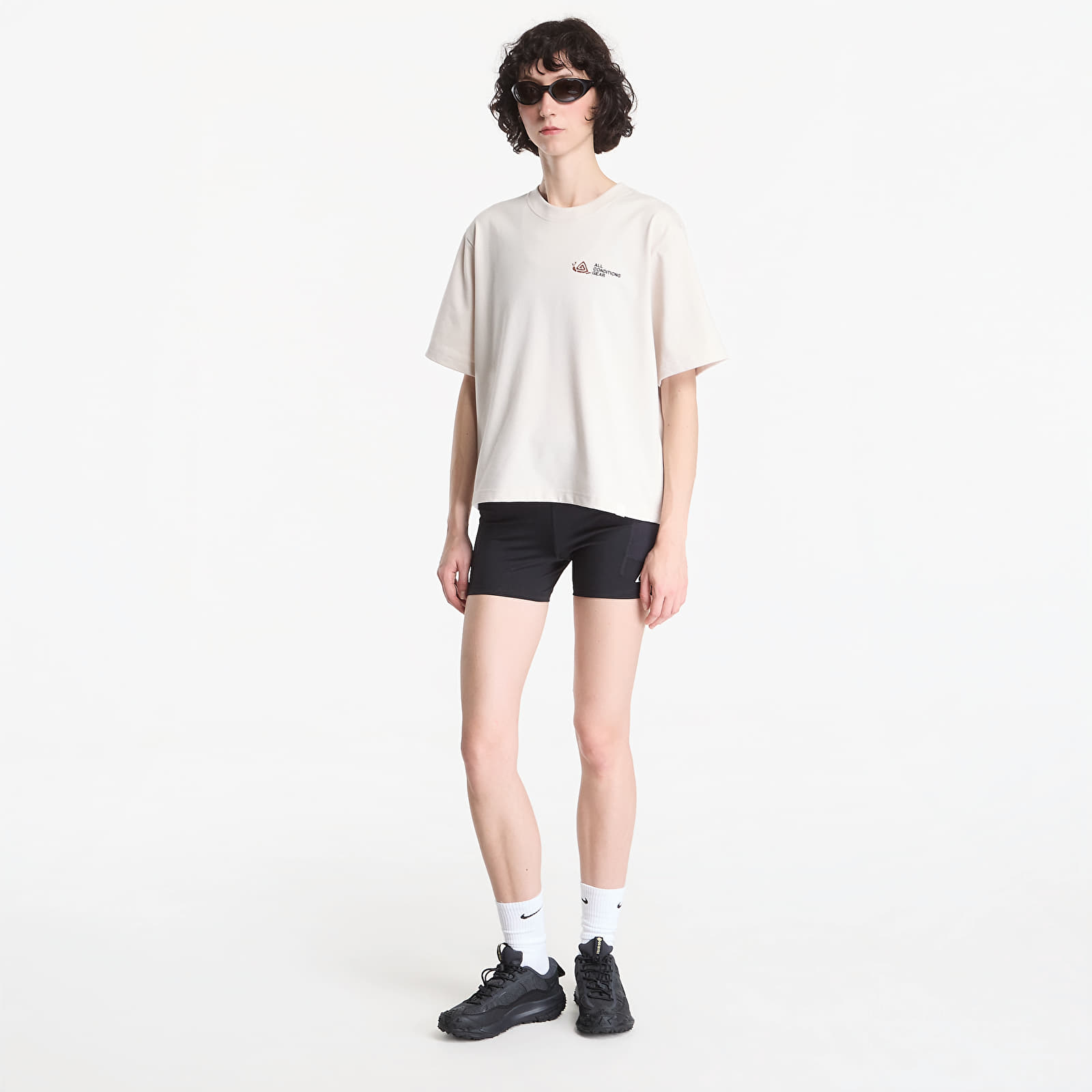 T-shirts Nike ACG Women's T-Shirt Lt Orewood Brn