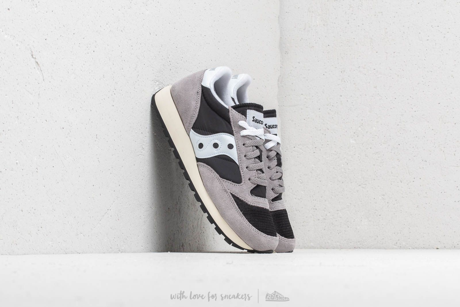 Saucony noir outlet et blanche