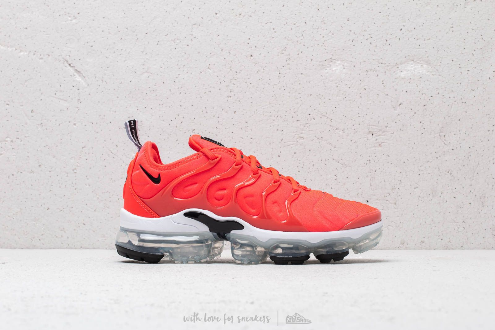 Nike vapormax plus bright crimson outlet