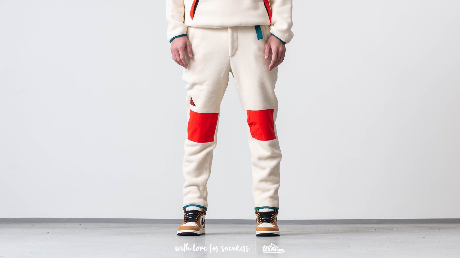 Jeans e pantaloni Nike ACG Sherpa Fleece Pants Light Cream