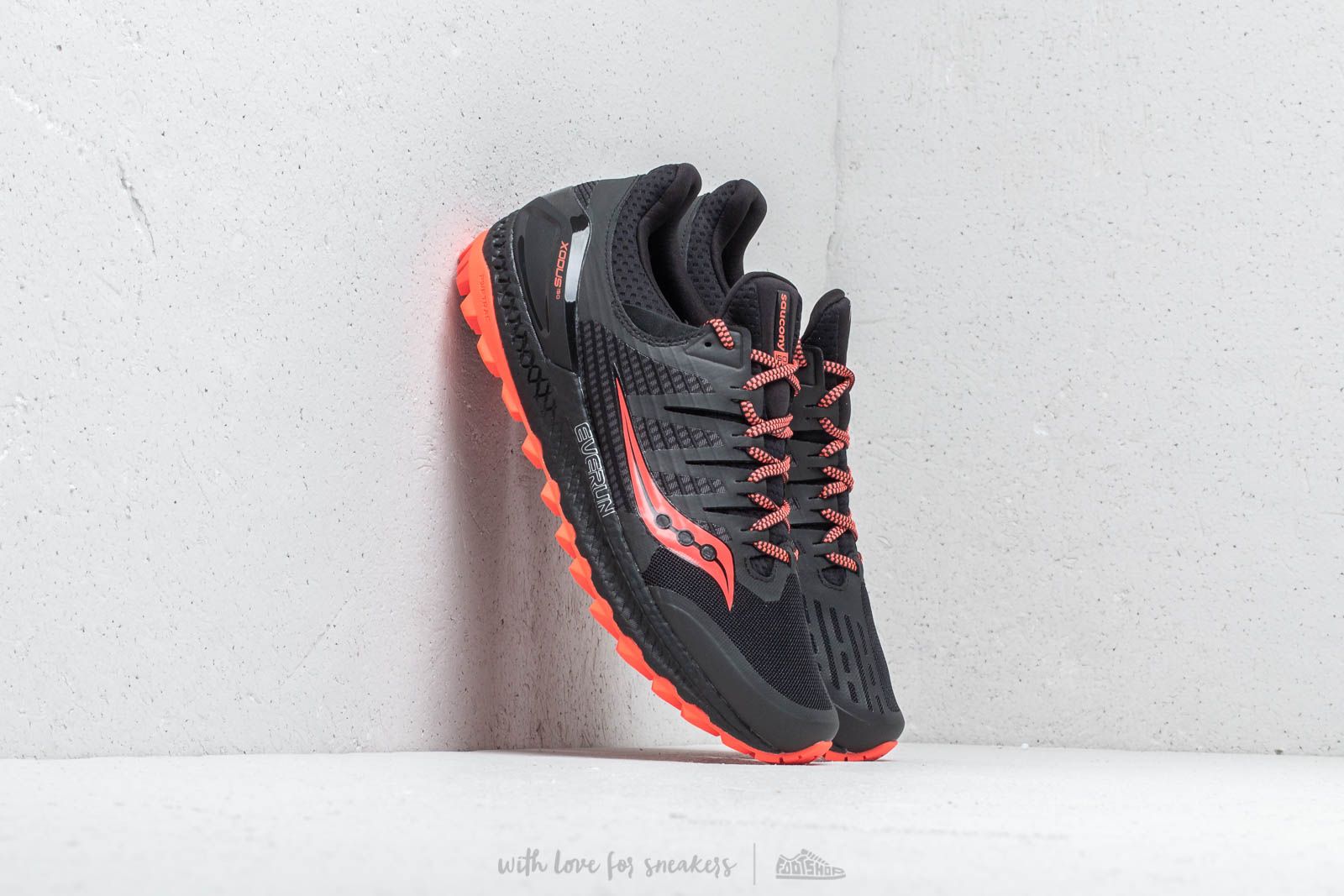 Herren Sneaker und Schuhe Saucony Xodus Iso 3 Black/ Red