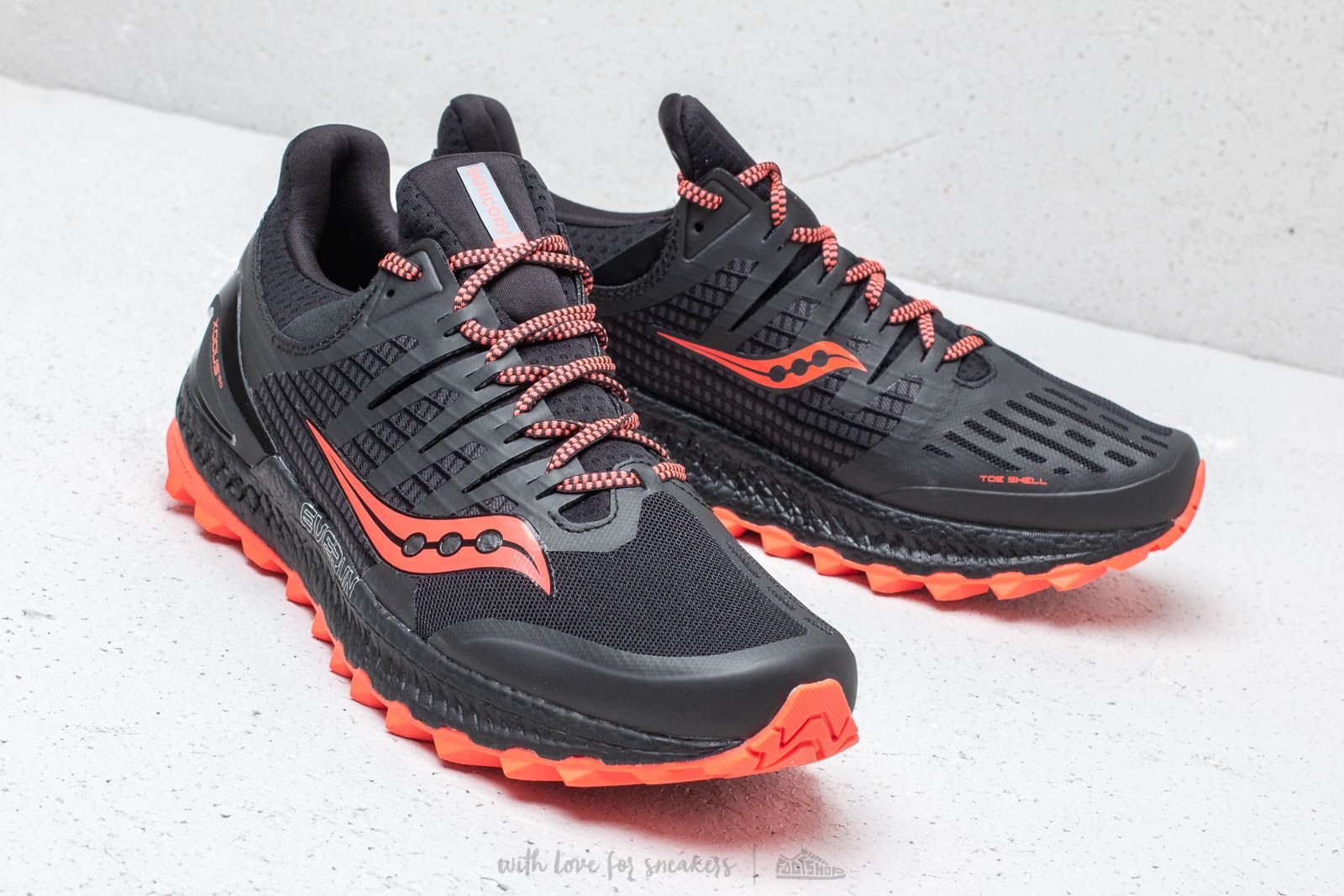 Men s shoes Saucony Xodus Iso 3 Black Red Footshop