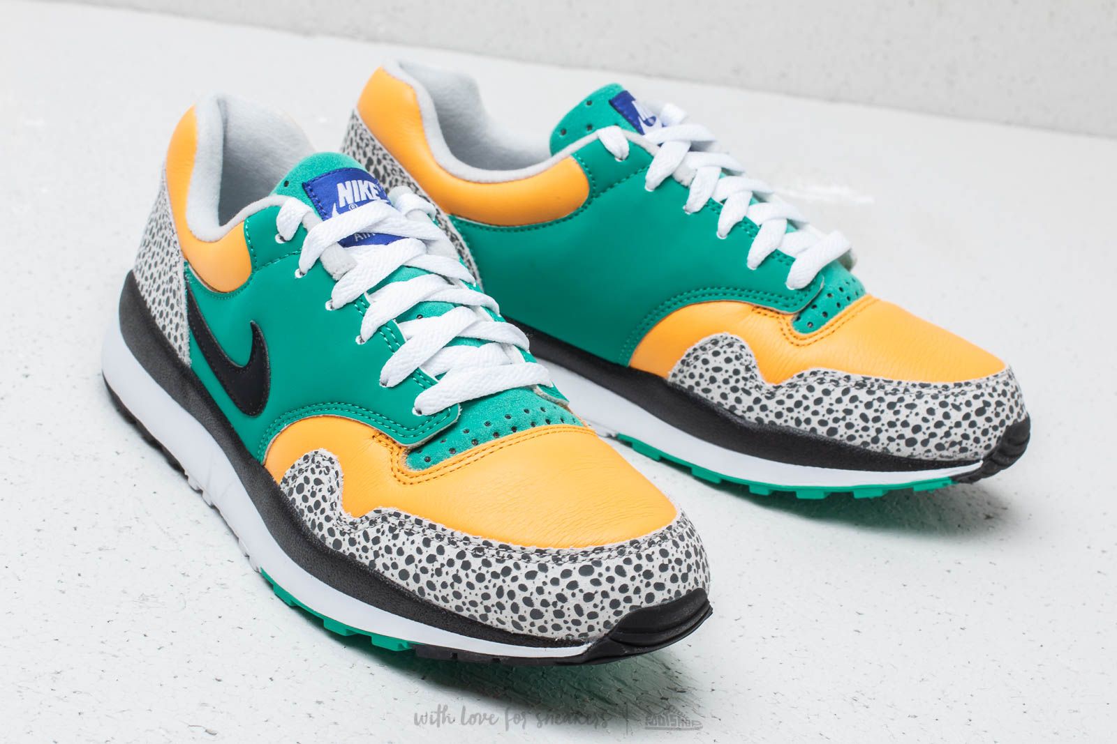 Nike air safari green new arrivals