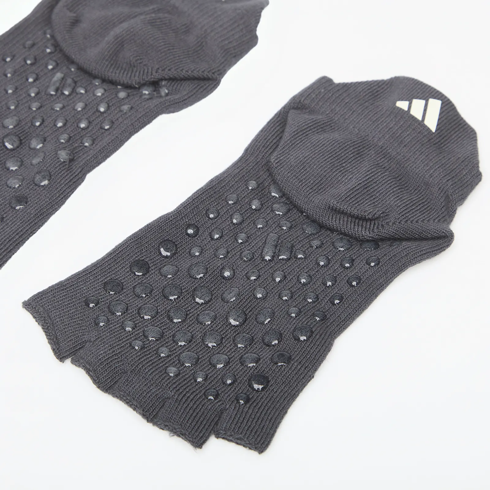 Sokid adidas Womens Yoga Pilates 5 Toe Socks Carbon
