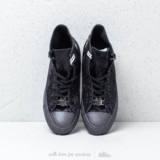 Miley cyrus deals black converse