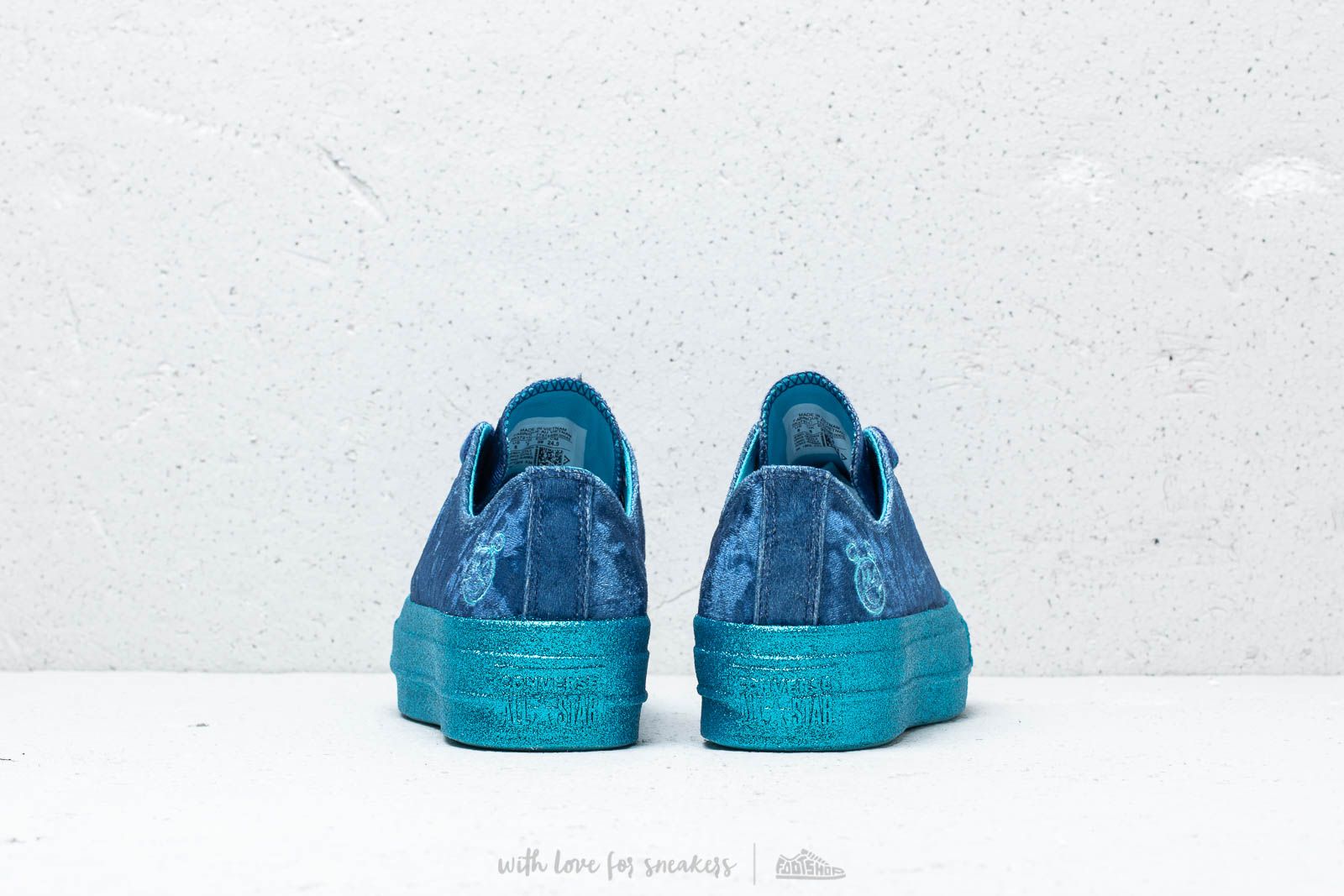 Miley cyrus outlet converse blue