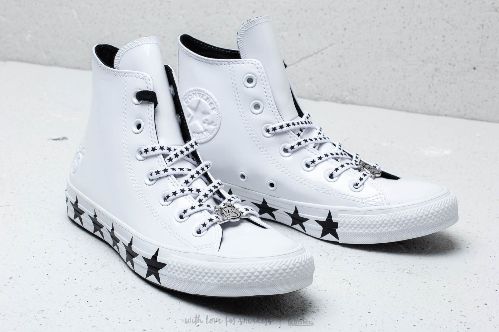 Miley cyrus white converse top