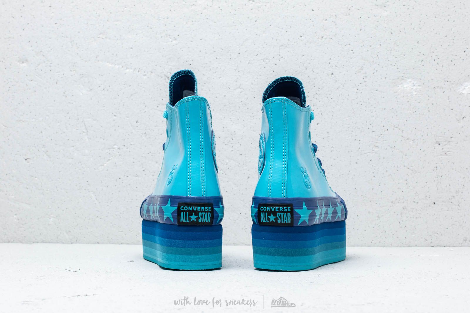 Miley cyrus deals converse blue