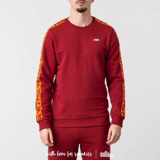 Fila aren sales crew