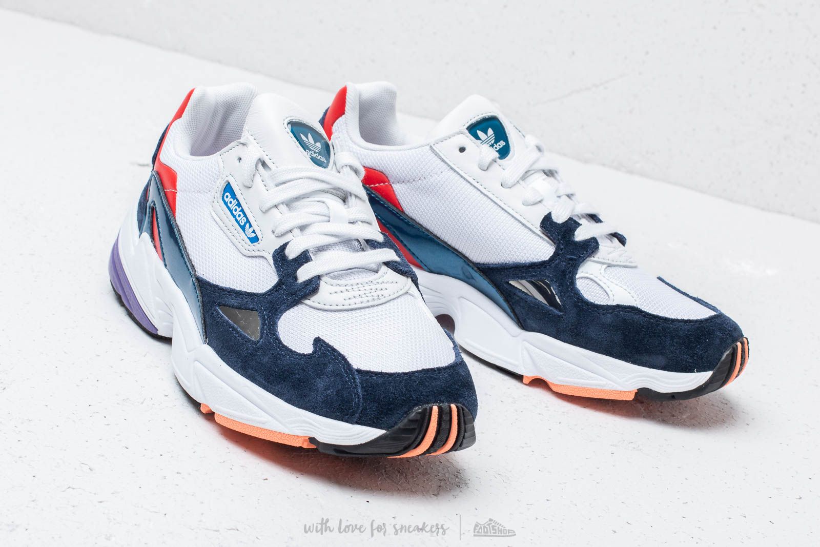 Adidas falcon w crystal white top