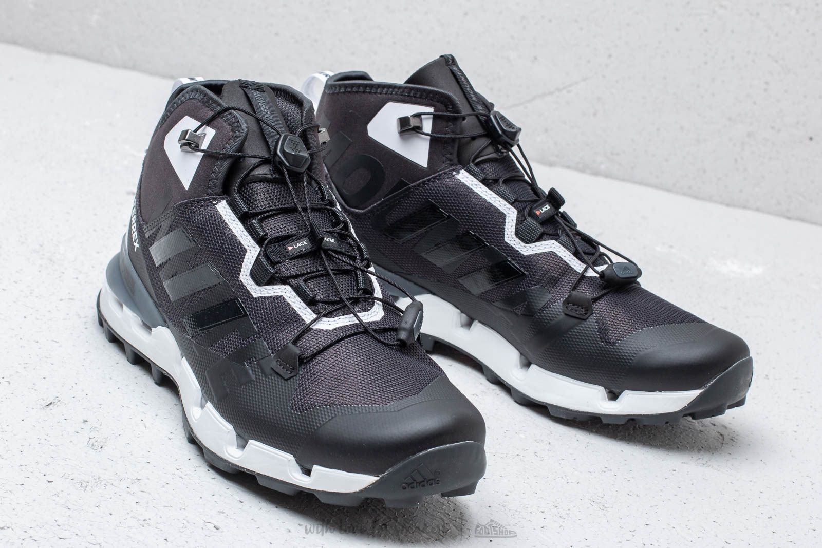 Men s shoes Adidas x White Mountaineering Terrex Fast GTX Carbon