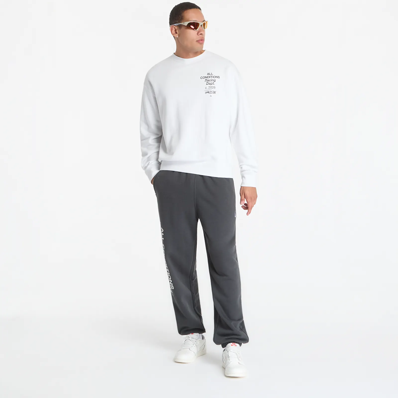 Pantalon survêtement Nike ACG Tuff Fleece Dri-FIT Pants Dk Smoke Grey/ White