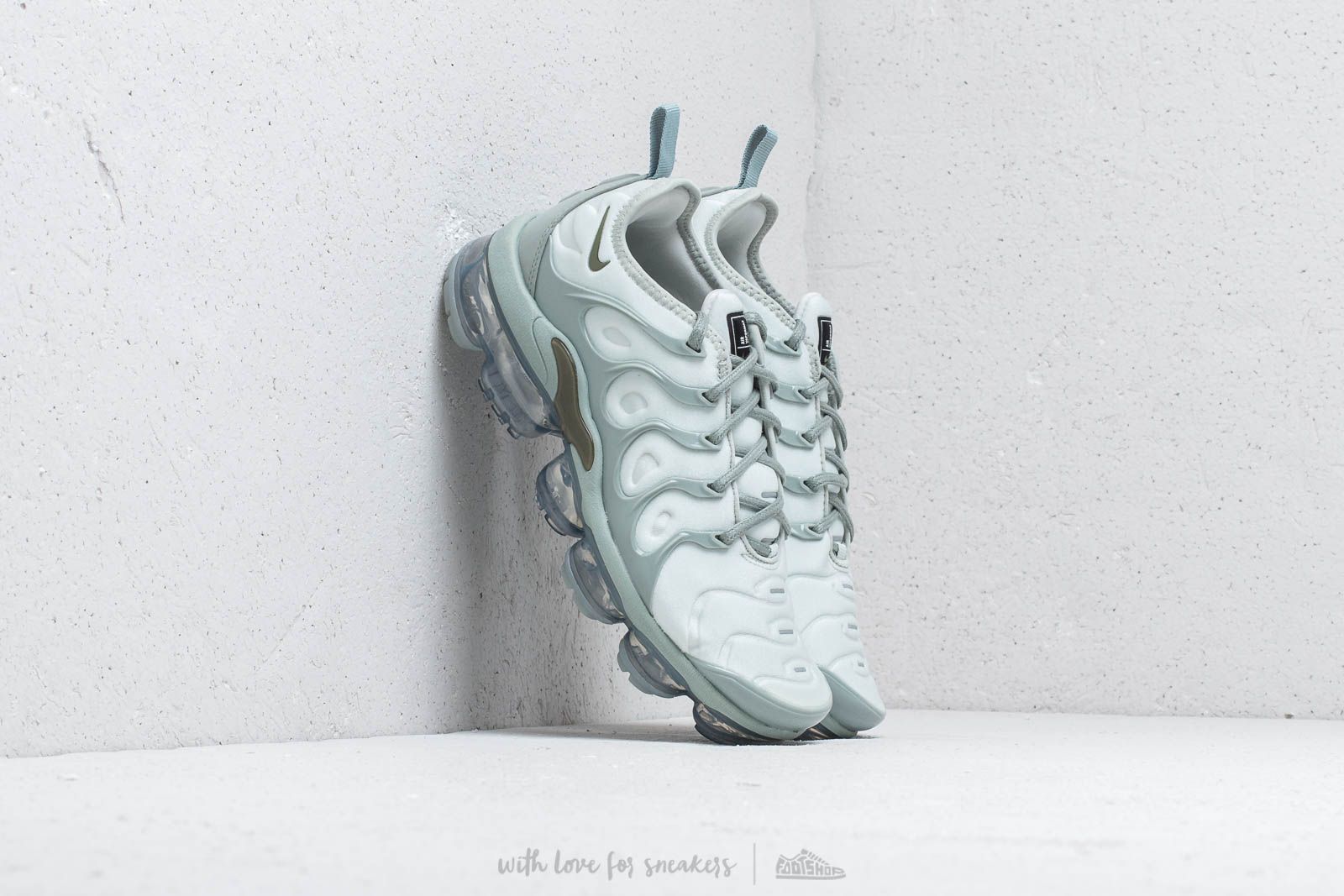 Nike air vapormax plus womens sale olive