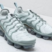 Nike air vapormax plus womens store olive