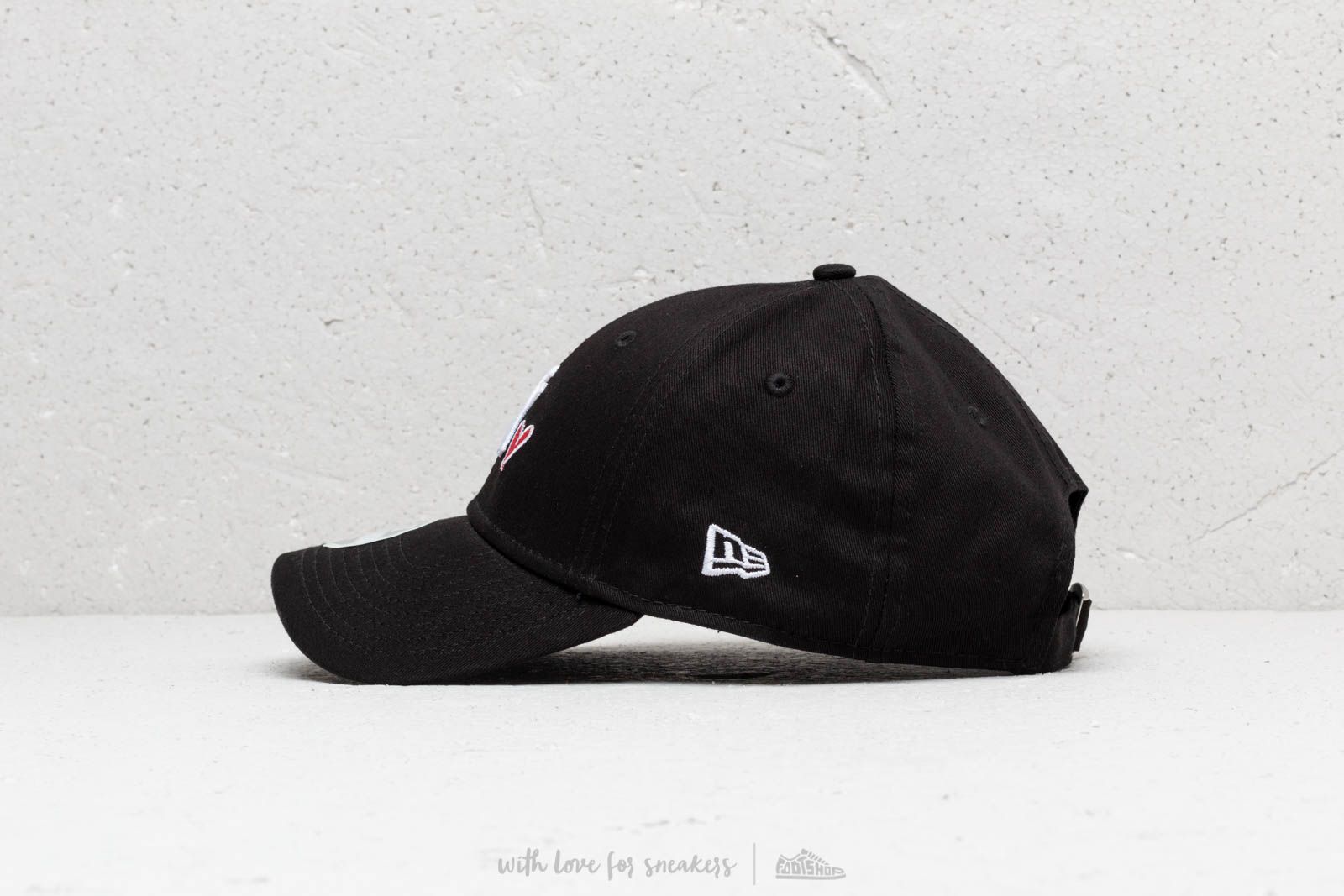 Galvos apdangalai New Era 9Forty MLB NY Yankees Heart Strapback Black