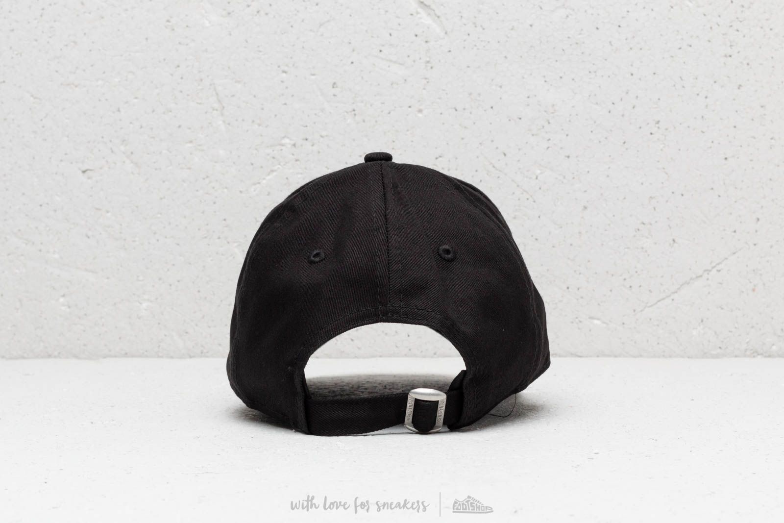 Galvos apdangalai New Era 9Forty MLB NY Yankees Heart Strapback Black