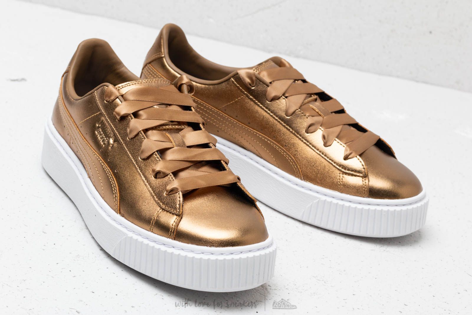 Puma basket platform luxe top