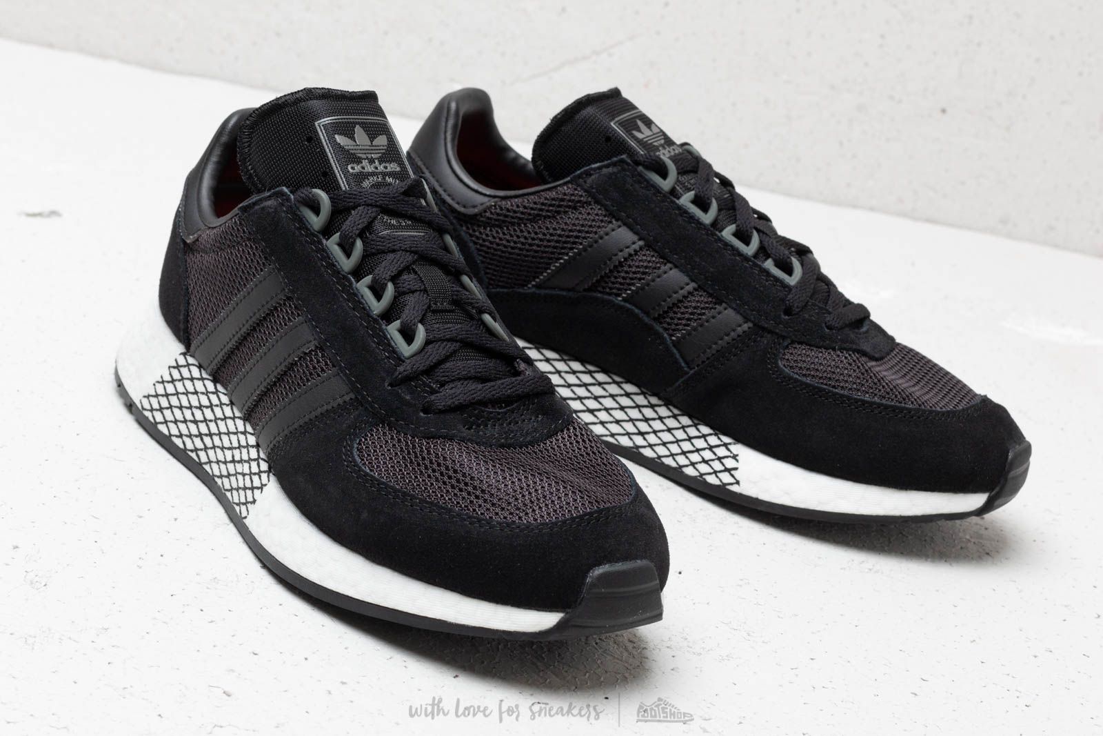 Мъжки кецове и обувки adidas Marathon x 5923 Core Black/ Utility Black/ Solar Red