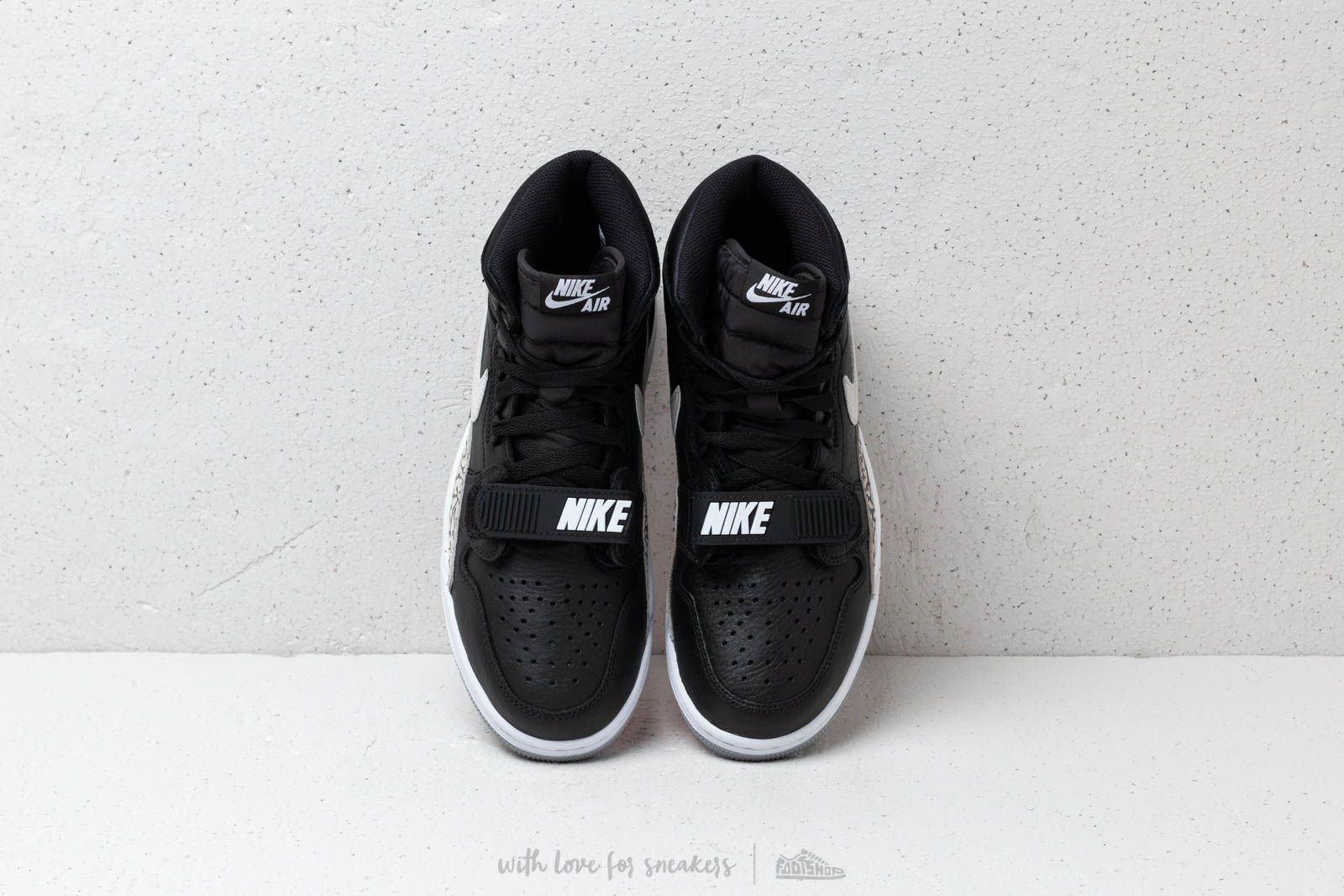 Sapatos de homem Air Jordan Legacy 312 Black/ White